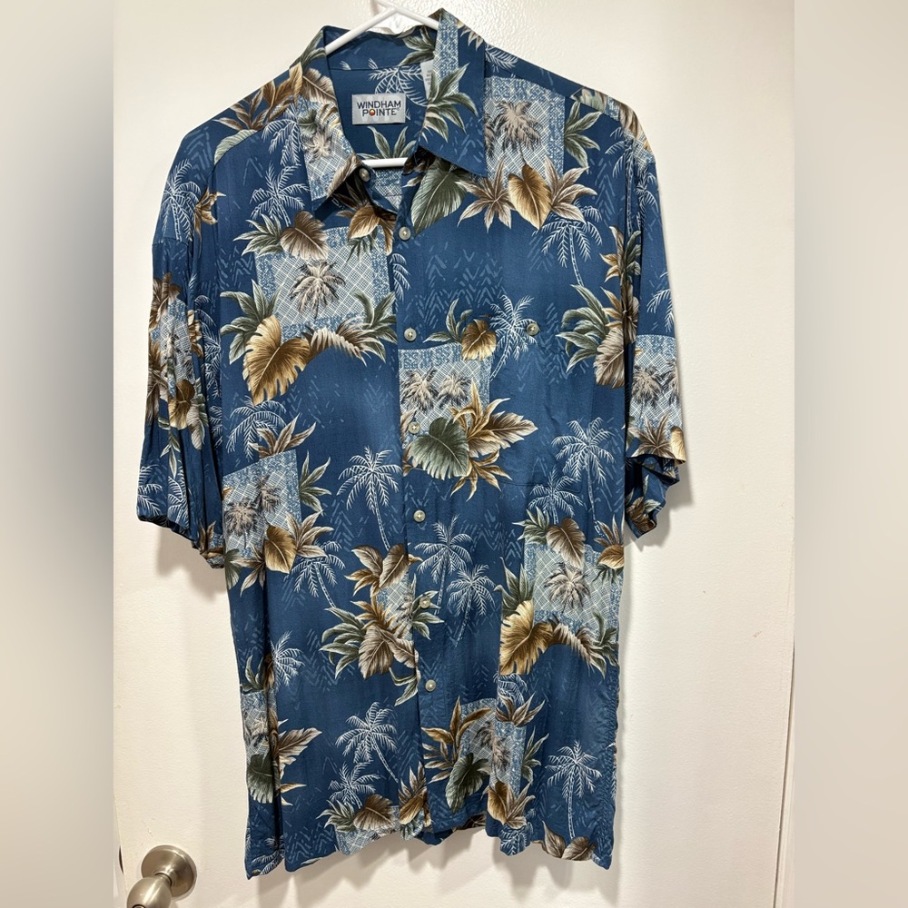 Windham Pointe Men’s Hawaiian Floral Shirt - Front Pocket Sz M